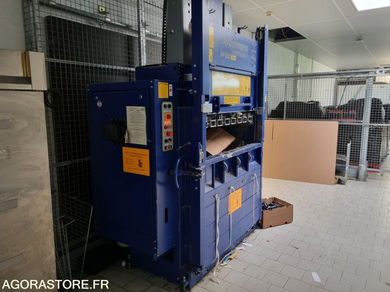 Presse a carton - Tool/ Equipment: picture 2 Presse a carton - Tool/ Equipment: picture 2