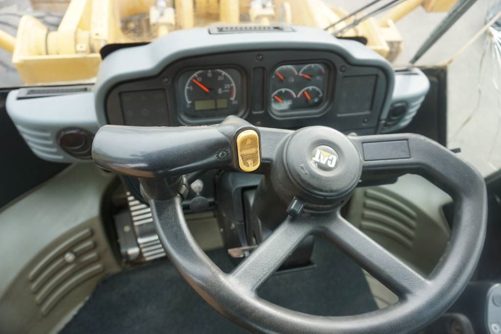 Wheel loader CAT 950 H: picture 10
