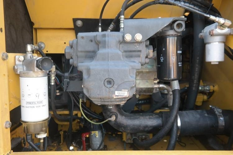 Crawler excavator Komatsu PC240-8: picture 16