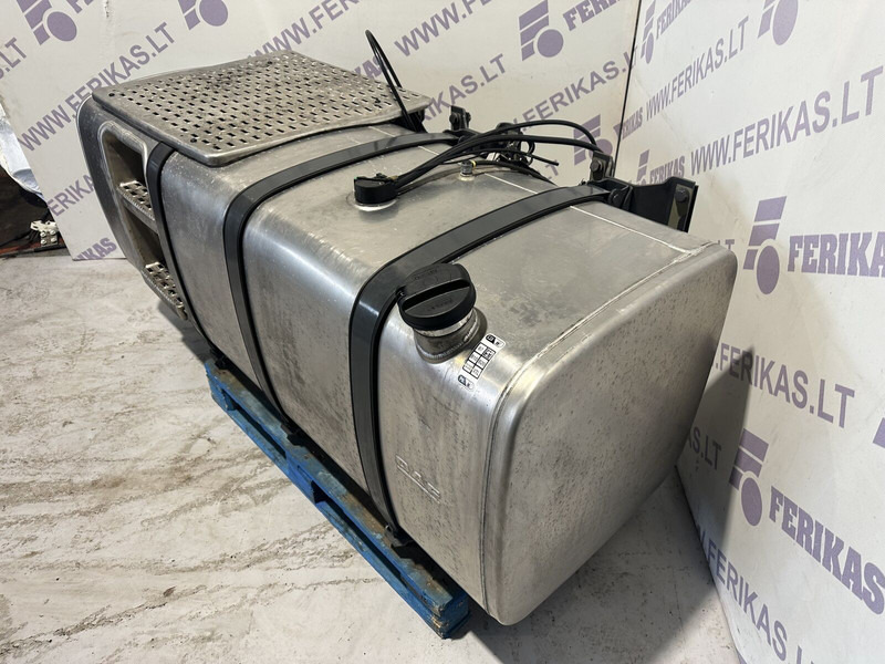 DAF XF - Fuel tank for Truck: picture 2 DAF XF - Fuel tank for Truck: picture 2