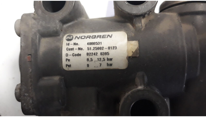 MAN blocking flap control valve - Valve for Truck: picture 3 MAN blocking flap control valve - Valve for Truck: picture 3