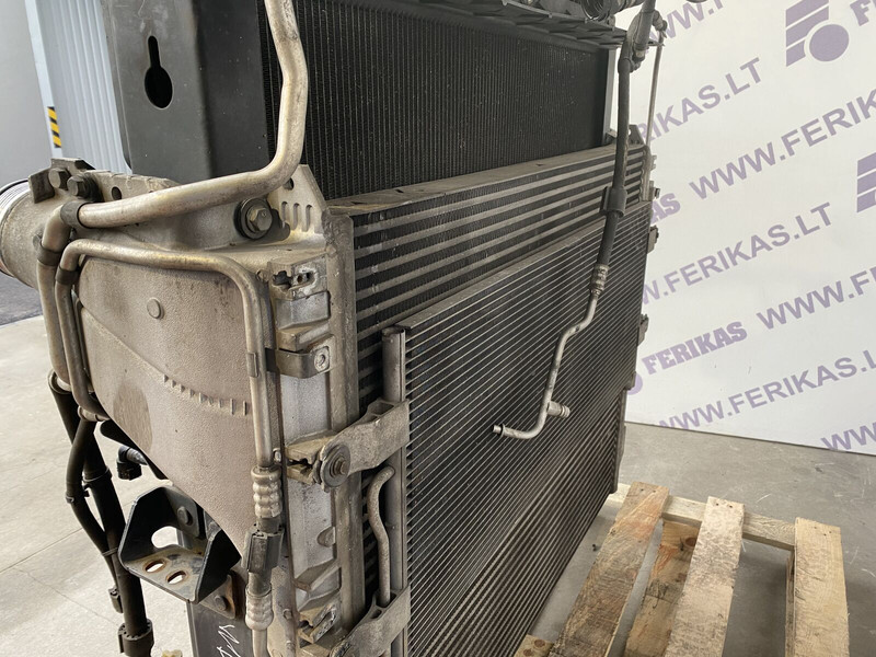 Mercedes-Benz Actros MP4 - Radiator for Truck: picture 2 Mercedes-Benz Actros MP4 - Radiator for Truck: picture 2