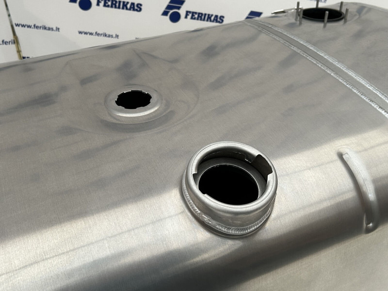 Mercedes-Benz Fuel tank 680L + 120L AdBlue - Fuel tank for Truck: picture 4 Mercedes-Benz Fuel tank 680L + 120L AdBlue - Fuel tank for Truck: picture 4