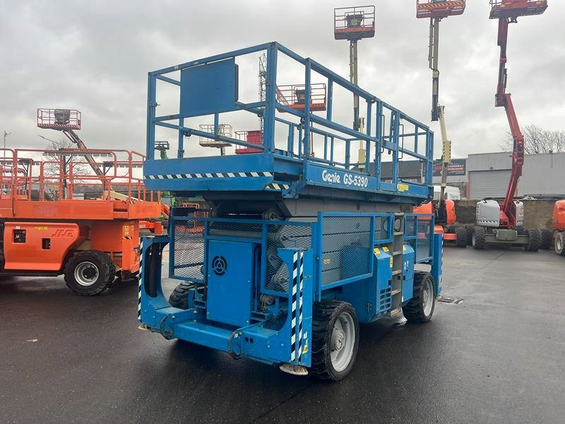 Genie GS5390 RT diesel 4x4 18m (1711) - Scissor lift: picture 3 Genie GS5390 RT diesel 4x4 18m (1711) - Scissor lift: picture 3