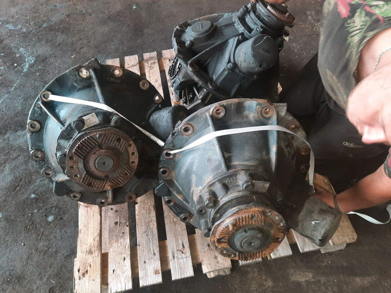 Scania R660 - 2.92 .\3.07 \3.80 \3.50 \4.22/ 4.88/. 5.57 Scania - Differential gear for Bus: picture 1 Scania R660 - 2.92 .\3.07 \3.80 \3.50 \4.22/ 4.88/. 5.57 Scania - Differential gear for Bus: picture 1