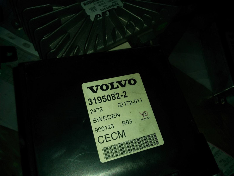 Volvo 70329277 / 70395975-P01 / 70361720-P01 / 70322237-P02 - ECU: picture 5 Volvo 70329277 / 70395975-P01 / 70361720-P01 / 70322237-P02 - ECU: picture 5