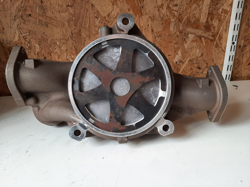 Volvo - Coolant pump: picture 2 Volvo - Coolant pump: picture 2