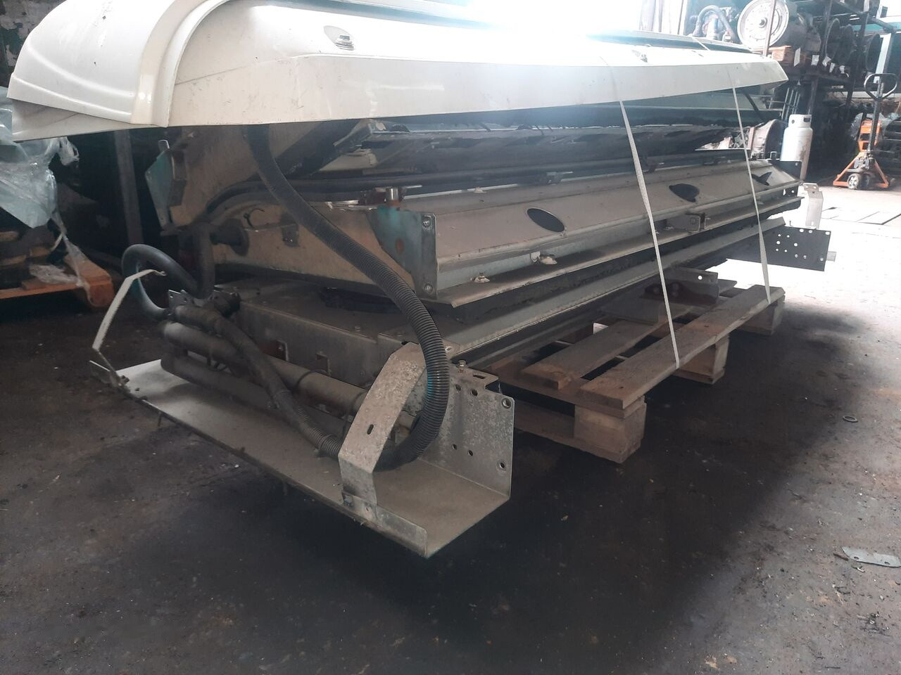 Volvo Sutruk Volvo b12 - Condenser for Bus: picture 5 Volvo Sutruk Volvo b12 - Condenser for Bus: picture 5