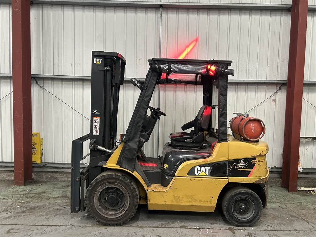 CAT GP35NT - LPG forklift: picture 1 CAT GP35NT - LPG forklift: picture 1