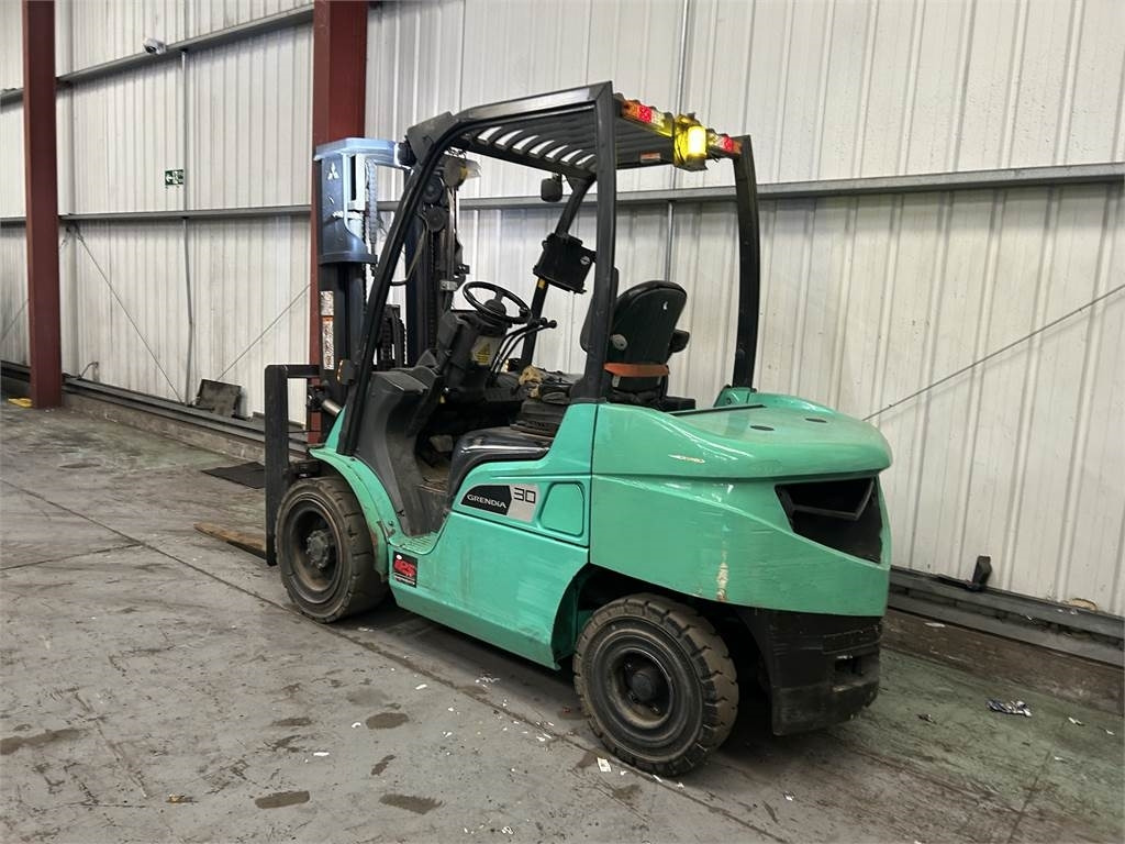 Mitsubishi FD30NT  - Diesel forklift: picture 3 Mitsubishi FD30NT  - Diesel forklift: picture 3