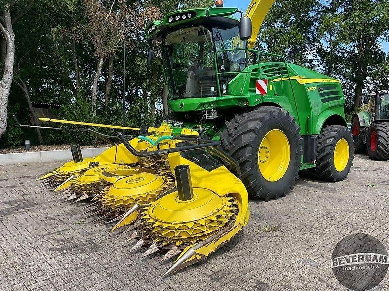John Deere 8400 - Agricultural machinery: picture 2 John Deere 8400 - Agricultural machinery: picture 2