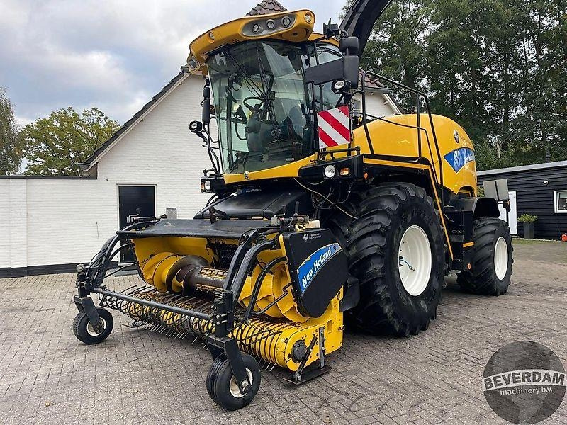 New Holland FR9090 - Forage harvester: picture 1 New Holland FR9090 - Forage harvester: picture 1