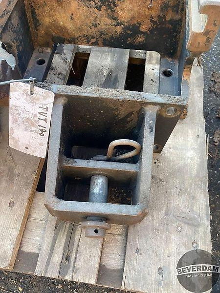 New Holland Trekhaakframe + trekhaken - Farm tractor: picture 3 New Holland Trekhaakframe + trekhaken - Farm tractor: picture 3