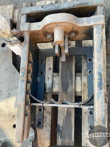 New Holland Trekhaakframe + trekhaken - Farm tractor: picture 2 New Holland Trekhaakframe + trekhaken - Farm tractor: picture 2