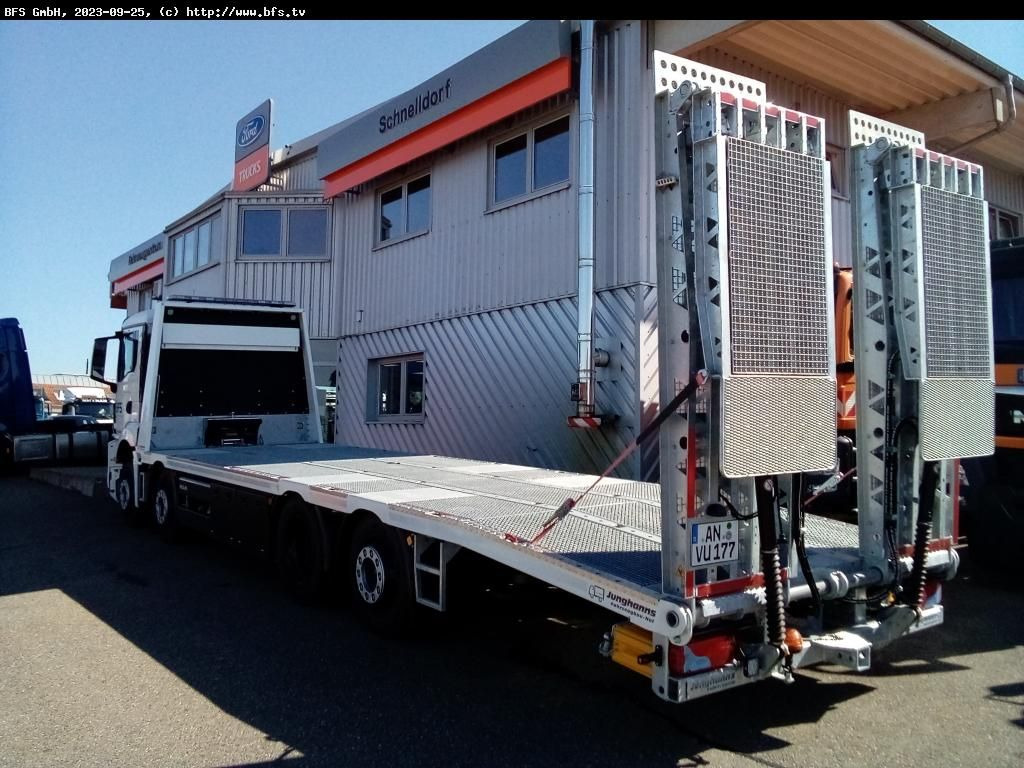 MAN TGS (TG3) 35.430 8x2-6 BL CH Plattform Aufbau mi - Tow truck: picture 2 MAN TGS (TG3) 35.430 8x2-6 BL CH Plattform Aufbau mi - Tow truck: picture 2