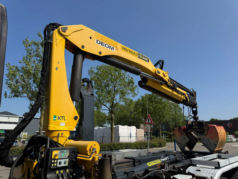 Hook lift truck, Crane truck DAF CF 85.410 6X4 - EURO 5 + PALFINGER PK15500 + REMOTE + PALFINGER HOOK: picture 6 Hook lift truck, Crane truck DAF CF 85.410 6X4 - EURO 5 + PALFINGER PK15500 + REMOTE + PALFINGER HOOK: picture 6