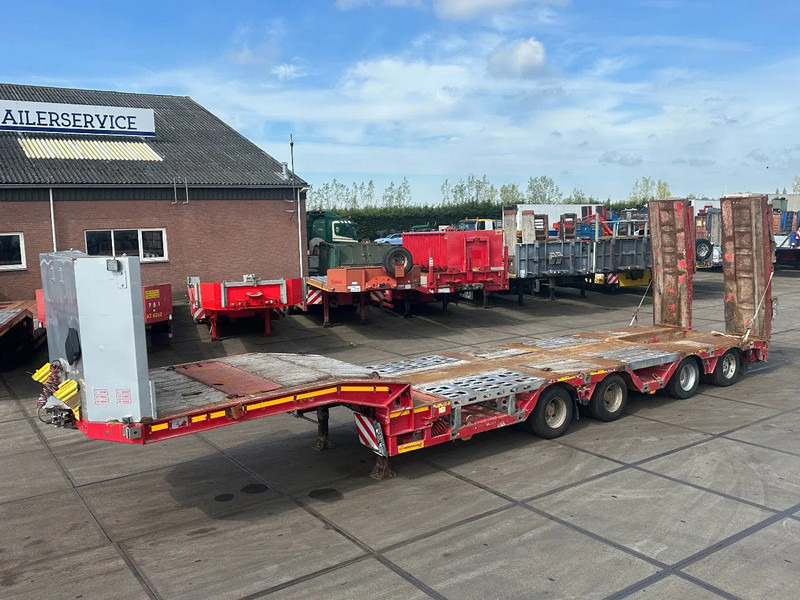 Faymonville F-S44-1AAA 4 AXLE, 2 STEERING AXLE, 7.9 METER EXTENADABLE DOUBLE RAMPS - Low loader semi-trailer: picture 1 Faymonville F-S44-1AAA 4 AXLE, 2 STEERING AXLE, 7.9 METER EXTENADABLE DOUBLE RAMPS - Low loader semi-trailer: picture 1