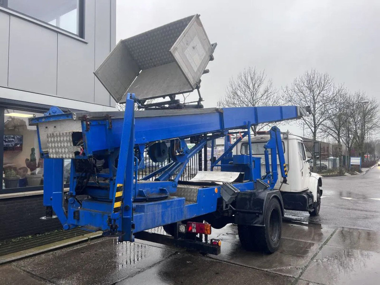 International 4600 4x2 210HP + TEUPEN hyL International 4600 4x2 210HP + TEUPEN hyLI - Truck mounted aerial platform: picture 4 International 4600 4x2 210HP + TEUPEN hyL International 4600 4x2 210HP + TEUPEN hyLI - Truck mounted aerial platform: picture 4