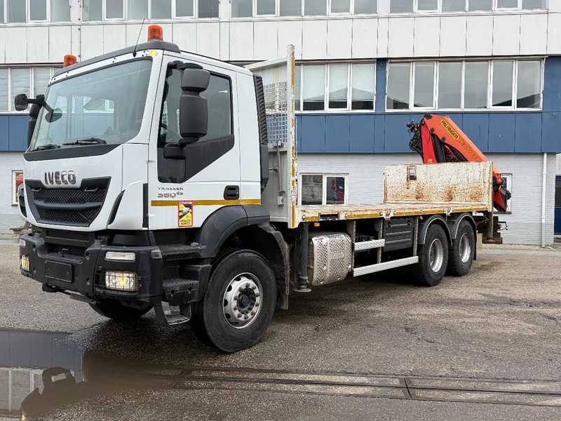 Crane truck Iveco Trakker 360 6X4 EURO 6 + PALFINGER PK20001K + REMOTE CONTROL: picture 13 Crane truck Iveco Trakker 360 6X4 EURO 6 + PALFINGER PK20001K + REMOTE CONTROL: picture 13