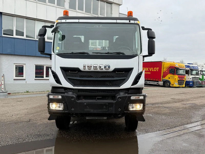 Crane truck Iveco Trakker 360 6X4 EURO 6 + PALFINGER PK20001K + REMOTE CONTROL: picture 14 Crane truck Iveco Trakker 360 6X4 EURO 6 + PALFINGER PK20001K + REMOTE CONTROL: picture 14