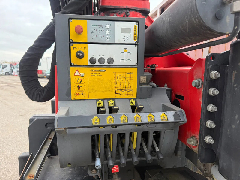 Crane truck Iveco Trakker 360 6X4 EURO 6 + PALFINGER PK20001K + REMOTE CONTROL: picture 9 Crane truck Iveco Trakker 360 6X4 EURO 6 + PALFINGER PK20001K + REMOTE CONTROL: picture 9