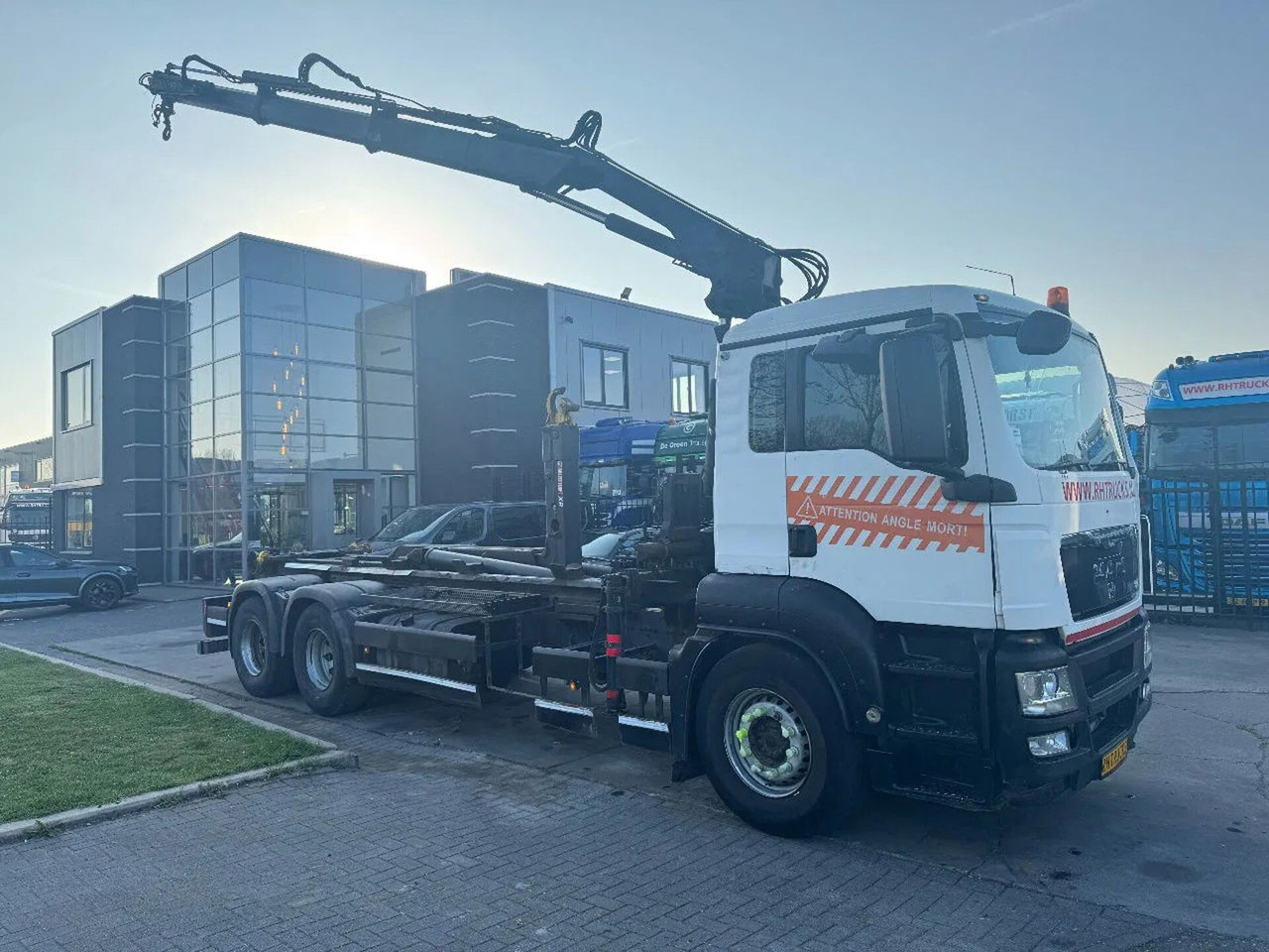 MAN TGS 26.360 6X4 VDL 21T HOOK + HIAB 122 + REMOTE - Crane truck: picture 1 MAN TGS 26.360 6X4 VDL 21T HOOK + HIAB 122 + REMOTE - Crane truck: picture 1