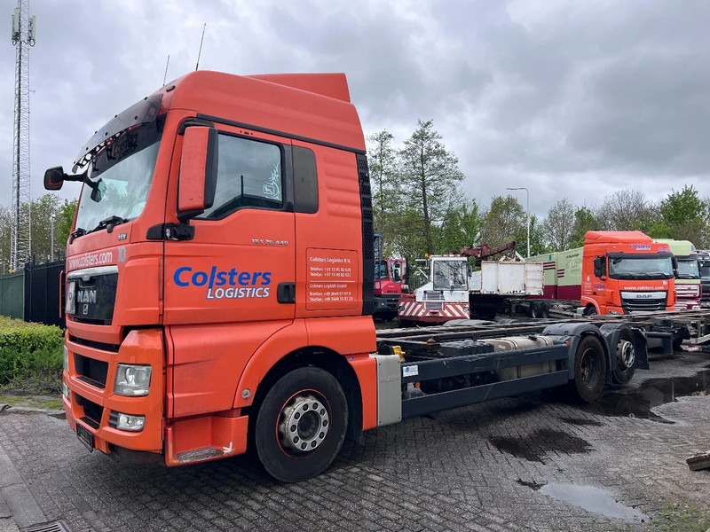 MAN TGX 26.440 XLX 6X2 EURO 5 - BDF CHASSIS + RETARDER - Container transporter/ Swap body truck: picture 1 MAN TGX 26.440 XLX 6X2 EURO 5 - BDF CHASSIS + RETARDER - Container transporter/ Swap body truck: picture 1