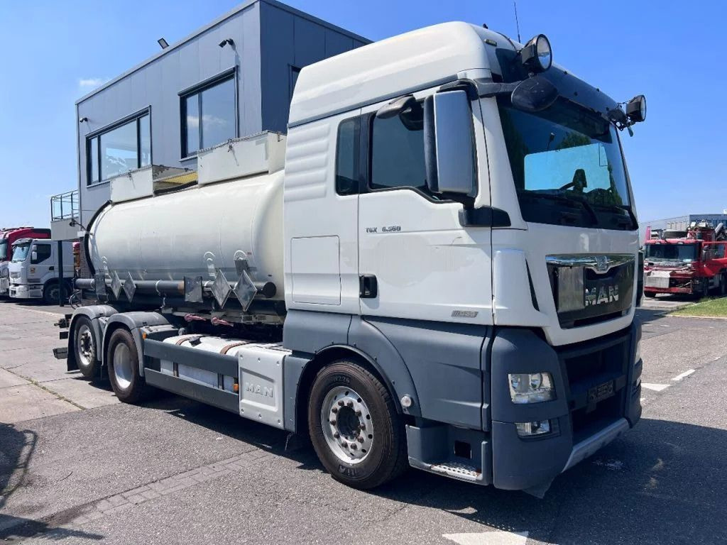 MAN TGX 26.560 6X2 EURO 6 - 11.500L VACUUM CLEANER - - Vacuum truck: picture 3 MAN TGX 26.560 6X2 EURO 6 - 11.500L VACUUM CLEANER - - Vacuum truck: picture 3
