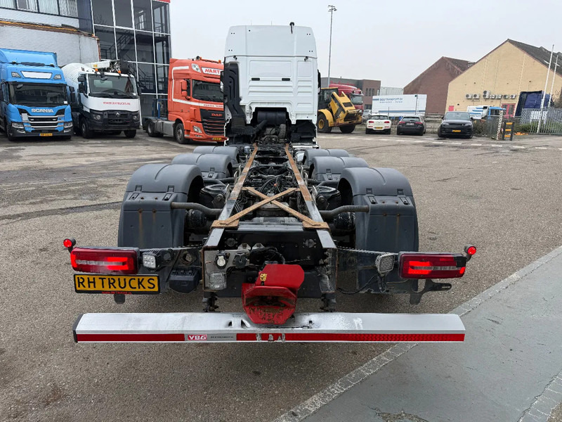 MAN TGX 35.580 8X4 EURO 6 + STEERING AXLE - Cab chassis truck: picture 5 MAN TGX 35.580 8X4 EURO 6 + STEERING AXLE - Cab chassis truck: picture 5