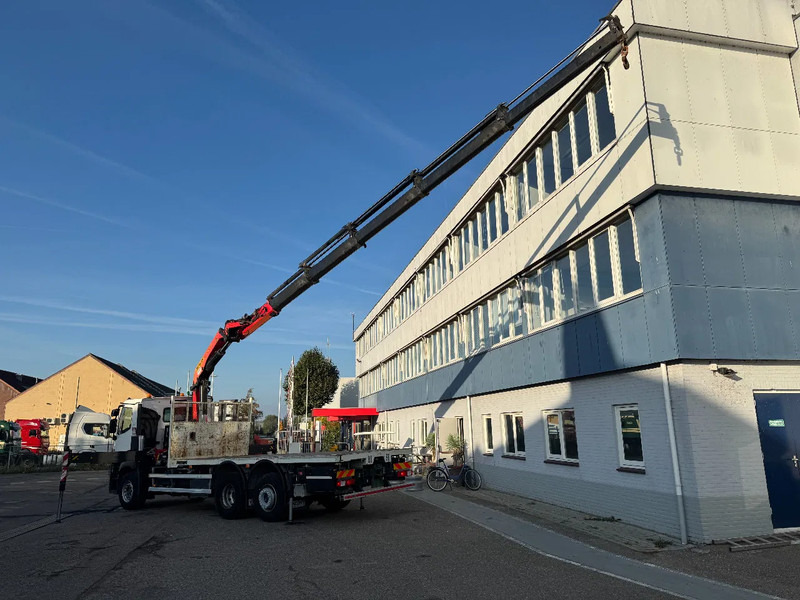 Renault C460 6X2 EURO 6 PALFINGER PK33002 + REMOTE CONTROL ENIGINE RUNNING - Dropside/ Flatbed truck, Crane truck: picture 4 Renault C460 6X2 EURO 6 PALFINGER PK33002 + REMOTE CONTROL ENIGINE RUNNING - Dropside/ Flatbed truck, Crane truck: picture 4