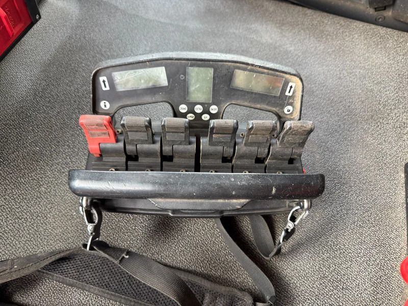 Leasing of Renault Premium 430 8X4 EEV + HIAB 477 E-7 HIPRO + REMOTE Renault Premium 430 8X4 EEV + HIAB 477 E-7 HIPRO + REMOTE: picture 7