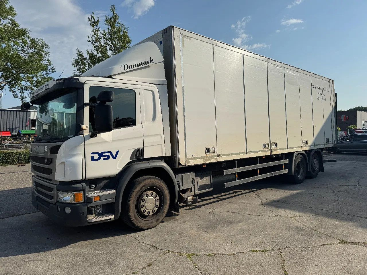 Scania P280 6X2 SCHMITZ BOX + ZEPRO 2000KG LIFT EURO 6 - Box truck: picture 1 Scania P280 6X2 SCHMITZ BOX + ZEPRO 2000KG LIFT EURO 6 - Box truck: picture 1