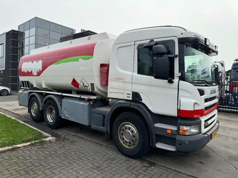 Scania P400 6X2 - EURO 5 + 3 CAMBER + STEERING & LIFTING AXLE - Tank truck: picture 3 Scania P400 6X2 - EURO 5 + 3 CAMBER + STEERING & LIFTING AXLE - Tank truck: picture 3