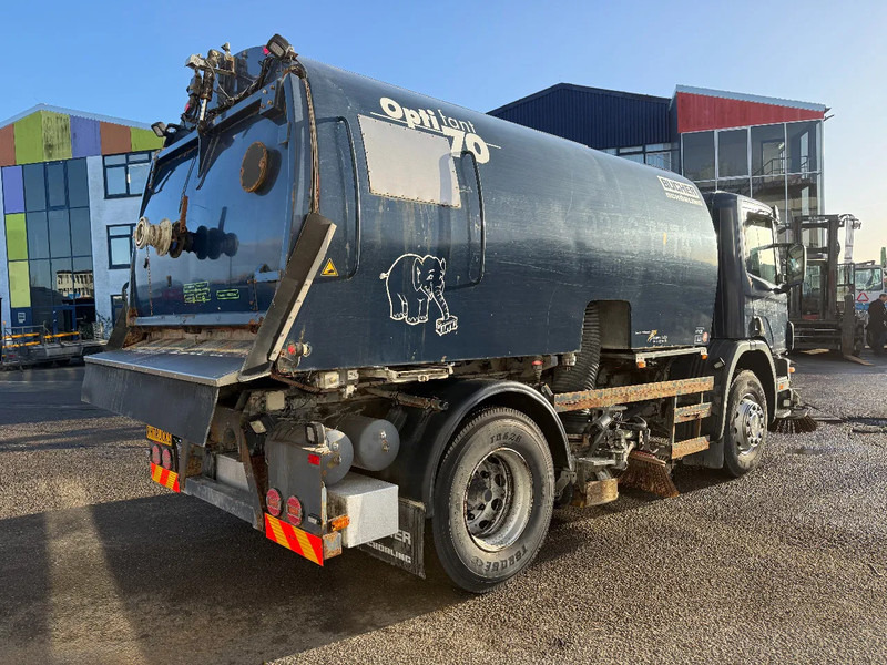 Scania P94-220 4X2 SWEEPER / VEEGMACHINE - Road sweeper: picture 4 Scania P94-220 4X2 SWEEPER / VEEGMACHINE - Road sweeper: picture 4