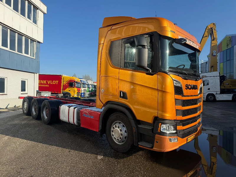 Scania R730 V8 NGS 8X4 EURO 6 + RETARDER - BIG AXLES - Cab chassis truck: picture 3 Scania R730 V8 NGS 8X4 EURO 6 + RETARDER - BIG AXLES - Cab chassis truck: picture 3