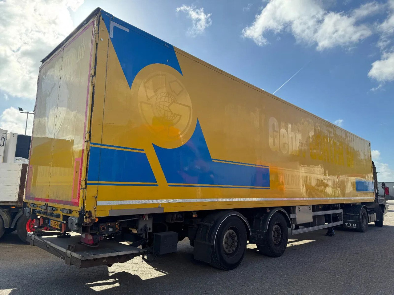System Trailer TFSH 18 TRPLY - 2 AXLE SAF + STEE - Closed box semi-trailer: picture 2 System Trailer TFSH 18 TRPLY - 2 AXLE SAF + STEE - Closed box semi-trailer: picture 2
