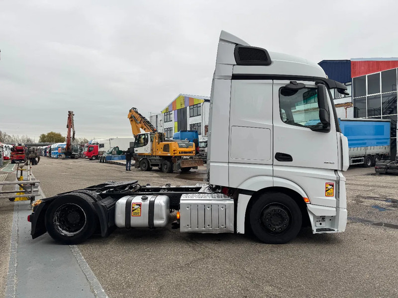Mercedes-Benz Actros 1842 4X2 EURO 6 MEGA DOUBLE TANK - Tractor unit: picture 4 Mercedes-Benz Actros 1842 4X2 EURO 6 MEGA DOUBLE TANK - Tractor unit: picture 4