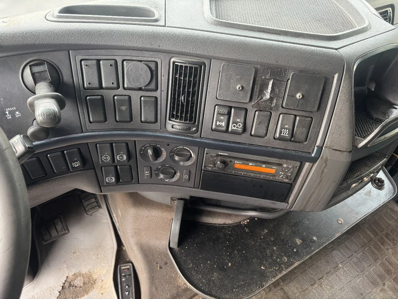 Tractor unit Volvo FH 13.460 6X2 LIFTING / STEERING AXLE: picture 12 Tractor unit Volvo FH 13.460 6X2 LIFTING / STEERING AXLE: picture 12