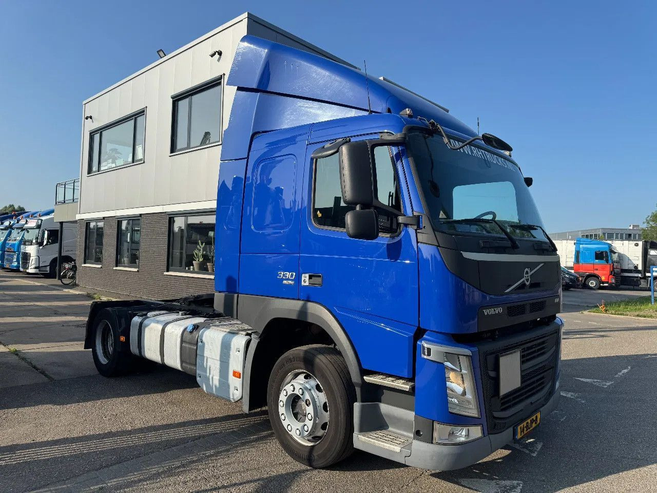 Volvo FM 330 4X2 - EURO 6 + TÜV 06-2026 - Tractor unit: picture 3 Volvo FM 330 4X2 - EURO 6 + TÜV 06-2026 - Tractor unit: picture 3