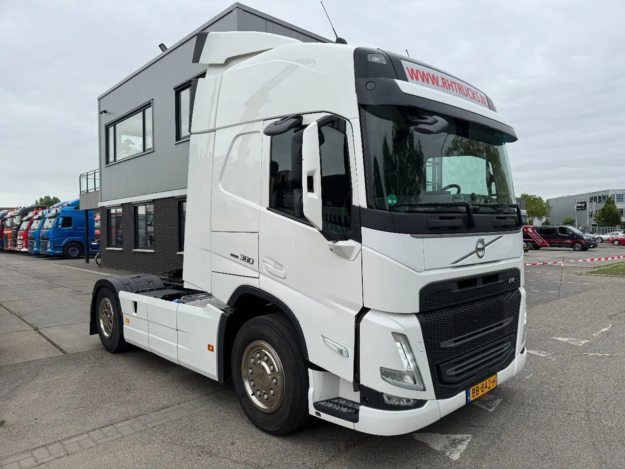 Volvo FM 380 4X2 EURO 6 NEW FACE SKIRTS AIRCO SPOILERS - Tractor unit: picture 3 Volvo FM 380 4X2 EURO 6 NEW FACE SKIRTS AIRCO SPOILERS - Tractor unit: picture 3