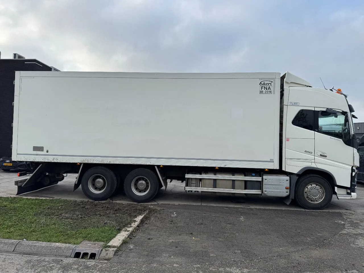 Volvo FH 16.650 6X4 - EURO 6 + CARRIER SUPRA 750 - Refrigerator truck: picture 4 Volvo FH 16.650 6X4 - EURO 6 + CARRIER SUPRA 750 - Refrigerator truck: picture 4