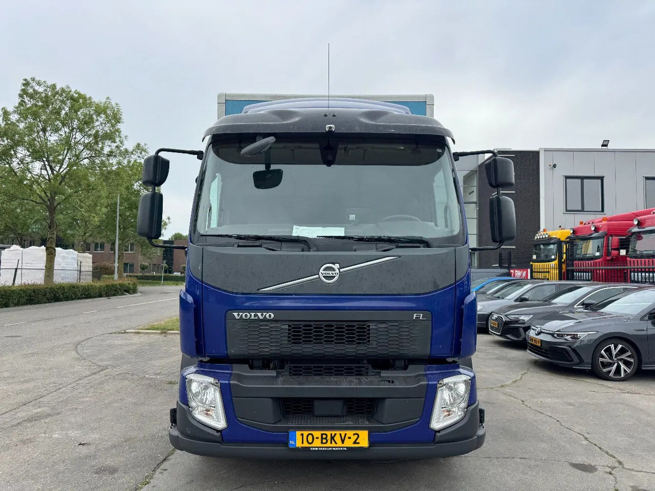 Volvo FL 250 4X2 - EURO 6 + DHOLLANDIA LIFT + TÜV 05-2 - Box truck: picture 2 Volvo FL 250 4X2 - EURO 6 + DHOLLANDIA LIFT + TÜV 05-2 - Box truck: picture 2