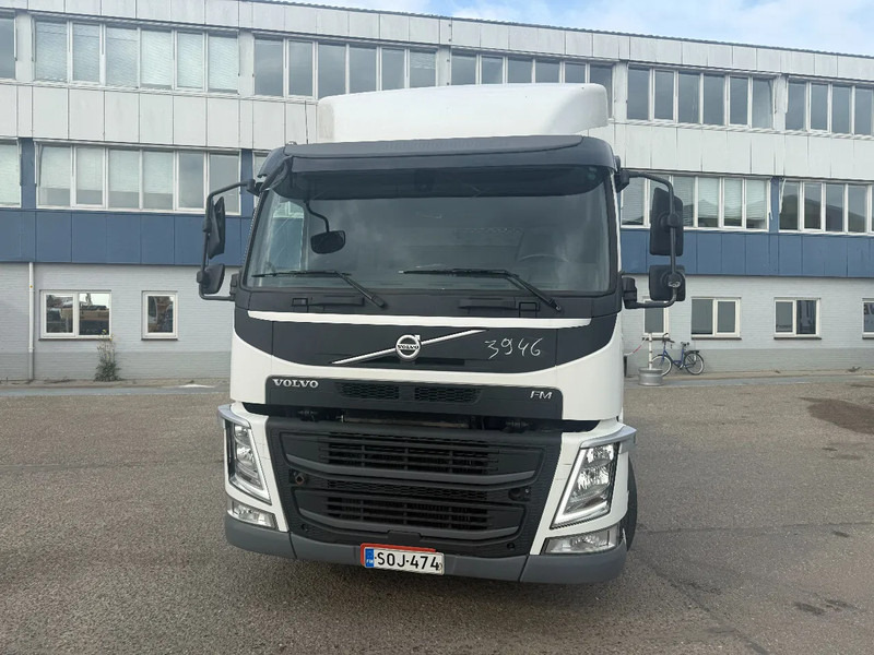 Volvo FM 330 FM 330 6X2 GESTUURD MET KM 235315 - Cab chassis truck: picture 3 Volvo FM 330 FM 330 6X2 GESTUURD MET KM 235315 - Cab chassis truck: picture 3