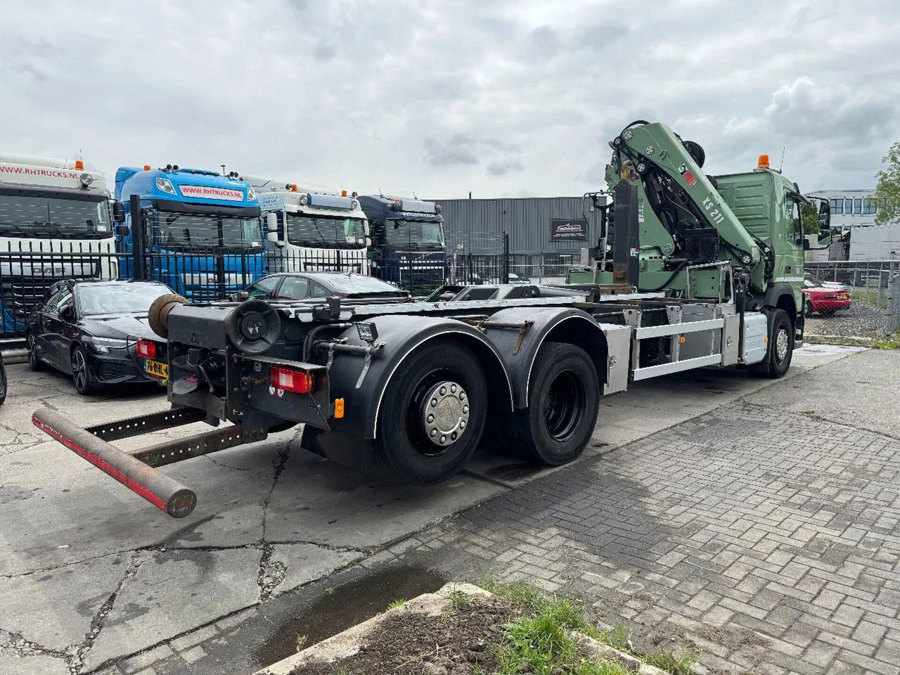 Crane truck Volvo FM 370 6X2 VDL 21T HOOK + HIAB 211 + REMOTE CONT: picture 13