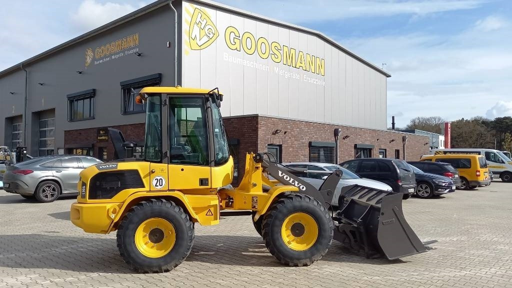 Volvo L 30 G - Wheel loader: picture 1 Volvo L 30 G - Wheel loader: picture 1