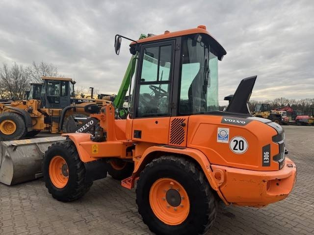 Volvo L 30 G - Wheel loader: picture 1 Volvo L 30 G - Wheel loader: picture 1