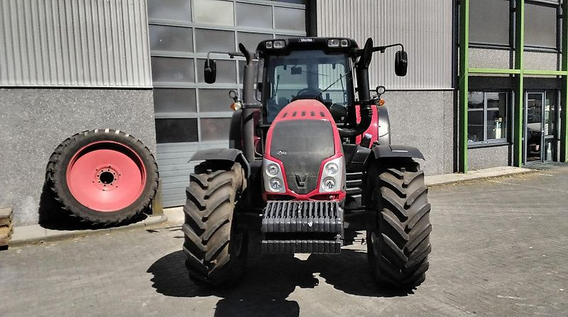 Valtra T153 Versu - Farm tractor: picture 2 Valtra T153 Versu - Farm tractor: picture 2