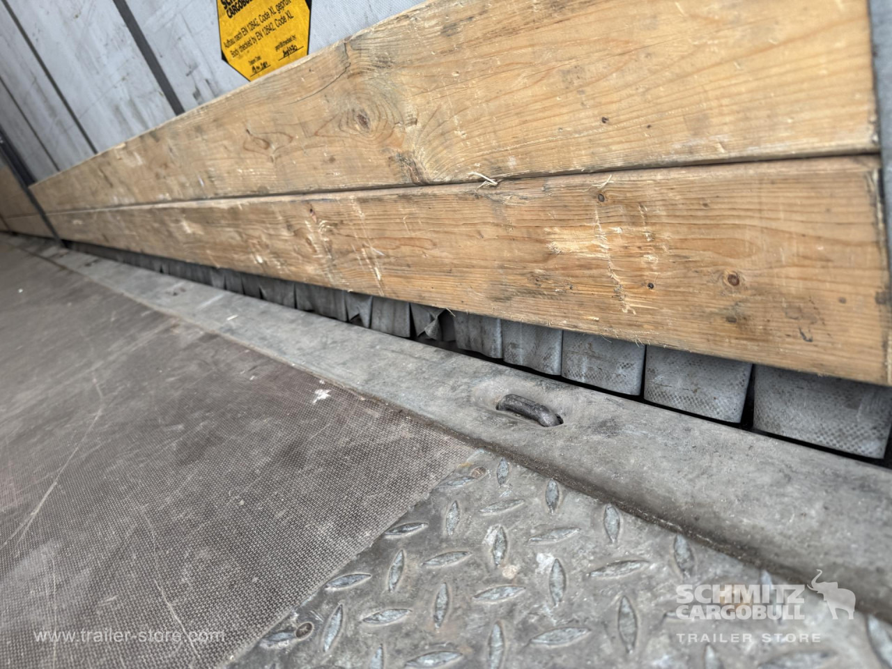SCHMITZ Curtainsider Standard - Curtainsider semi-trailer: picture 3 SCHMITZ Curtainsider Standard - Curtainsider semi-trailer: picture 3