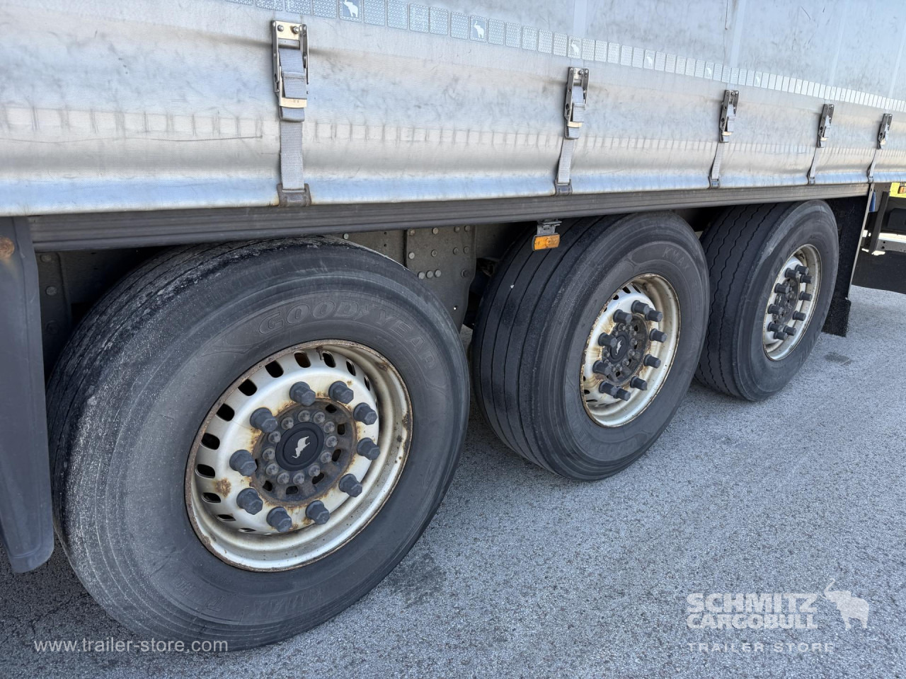 SCHMITZ Curtainsider Standard - Curtainsider semi-trailer: picture 5 SCHMITZ Curtainsider Standard - Curtainsider semi-trailer: picture 5
