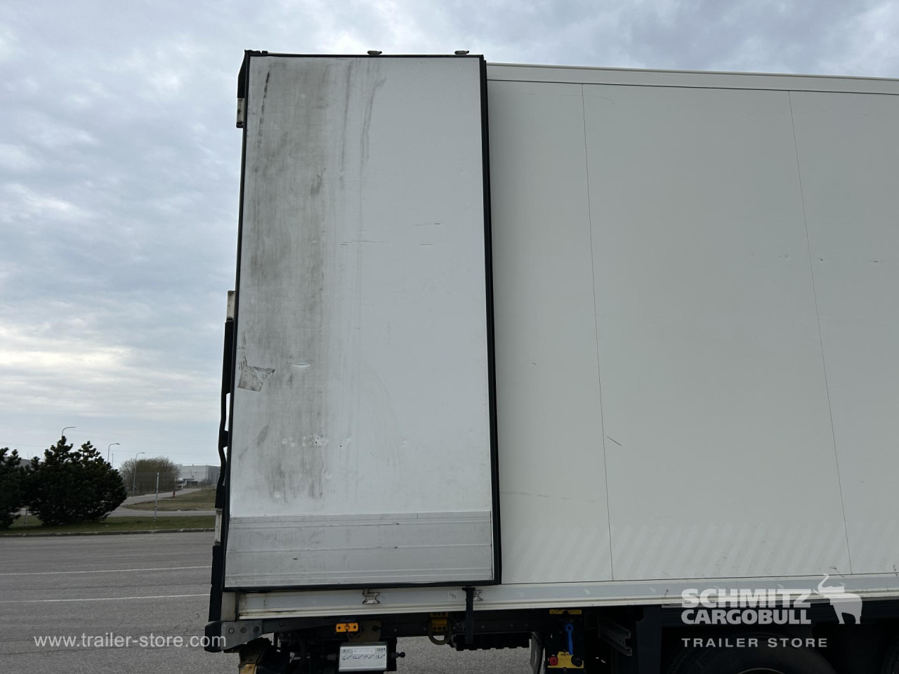 SCHMITZ Reefer Multitemp Double deck Taillift - Isothermal semi-trailer: picture 3 SCHMITZ Reefer Multitemp Double deck Taillift - Isothermal semi-trailer: picture 3